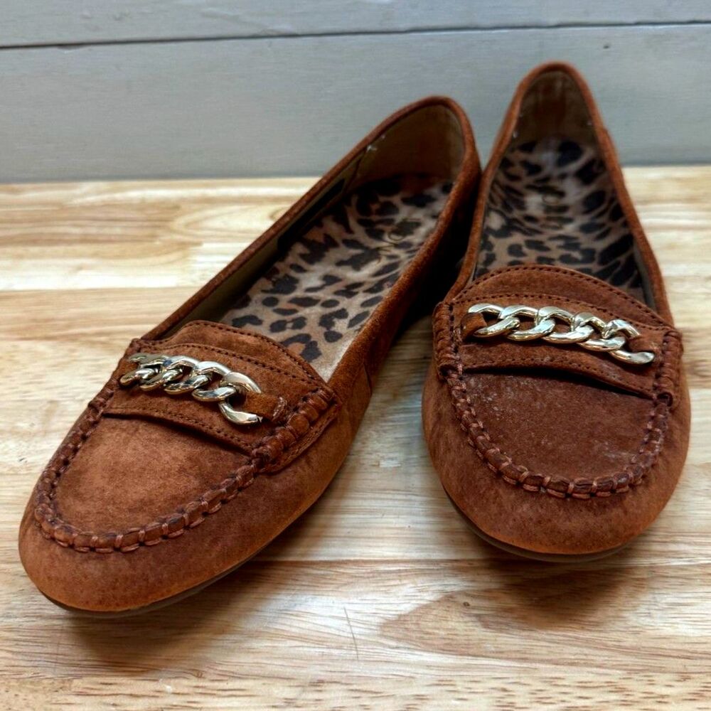 Vionic Women's Suede Leather Mesa Loafer Brown w/ Gold Chain Accent Size 7.5
